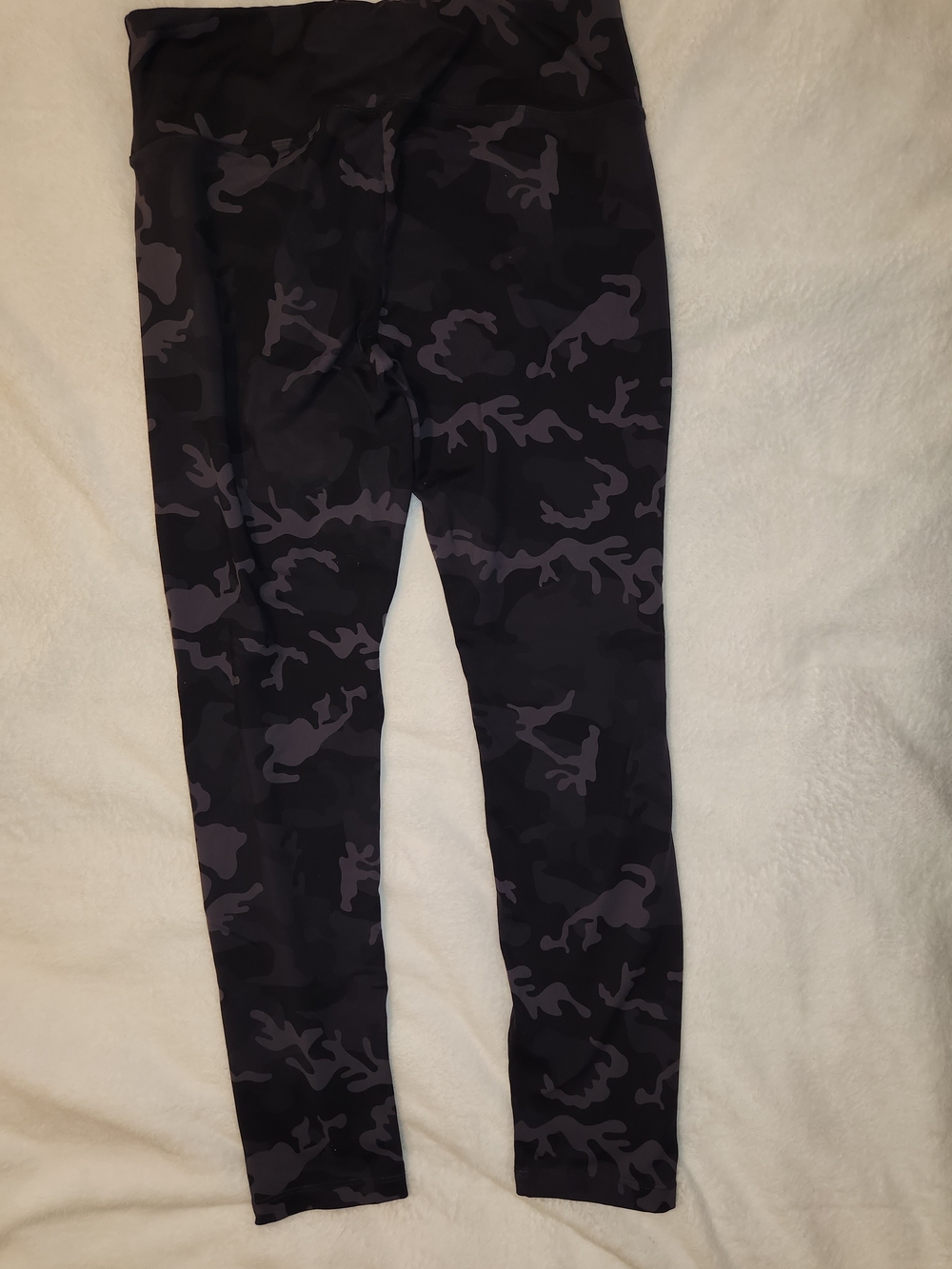 FORNIA Women’s High-Waist Black & Gray Camo Leggings